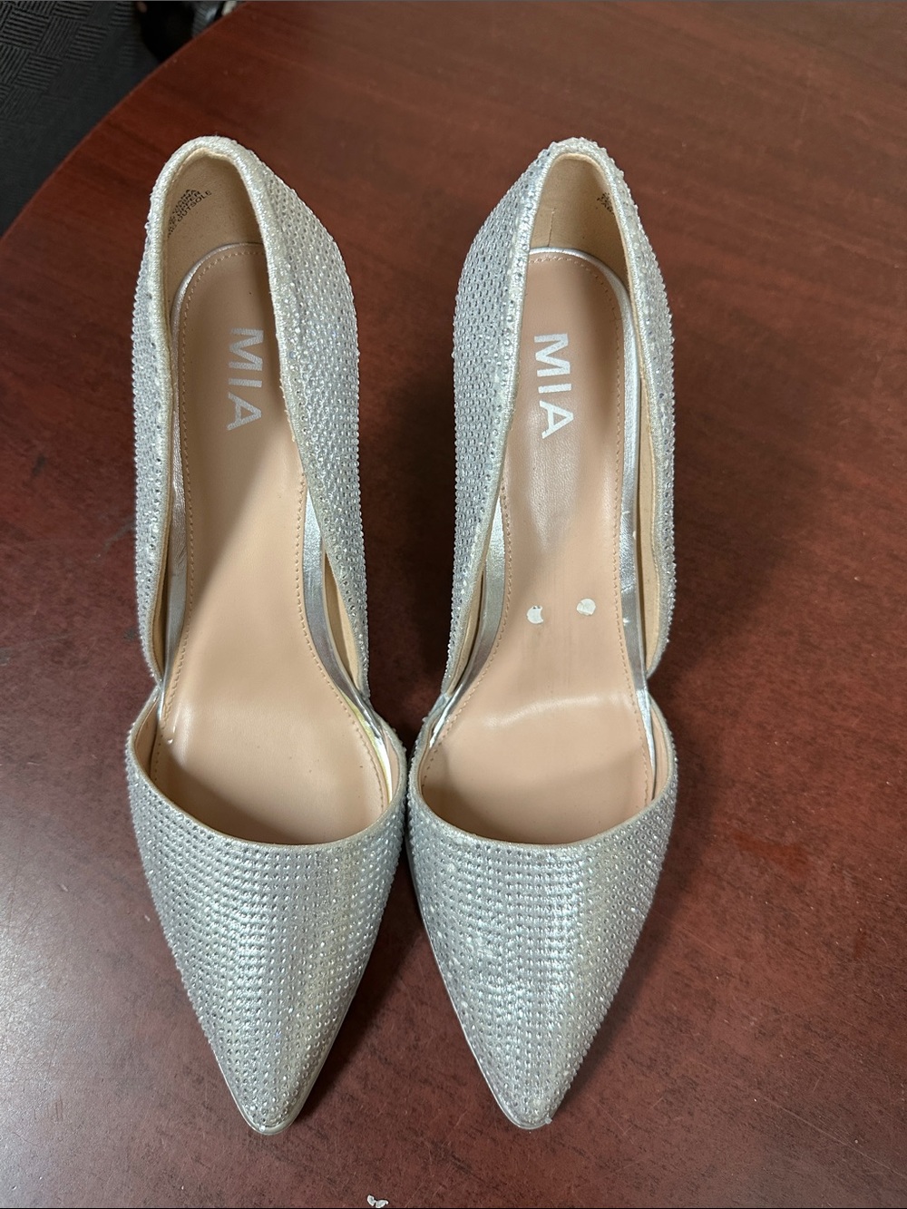 ##550, Size 11, MIA Sparkling Silver Pointed D'Orsay Heels